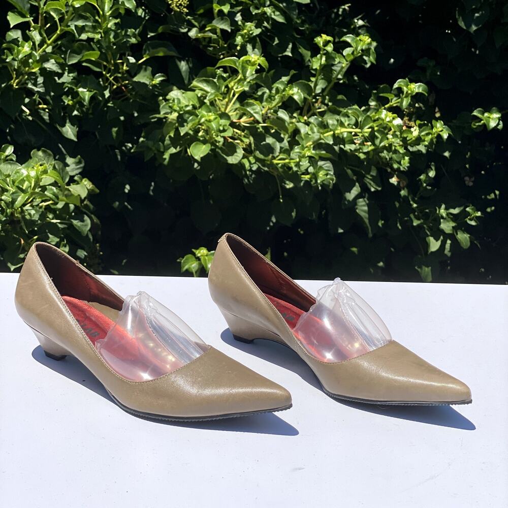 Shoe Lab Made in Brazil Leather Pointed Toe Taupe Wedge Kitten Heel Polished 7.5 - Picture 8 of 9